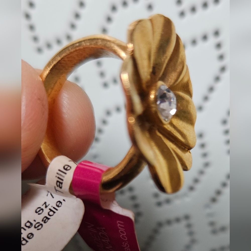 Foxy Originals Gold Flower Ring with Crystal Accent Early 2000s Size 7